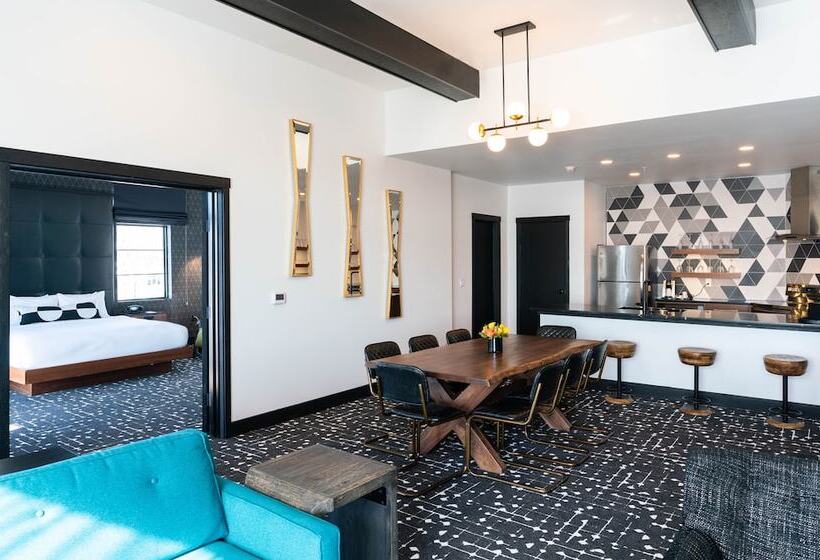 ホテル The Earl In Charlevoix