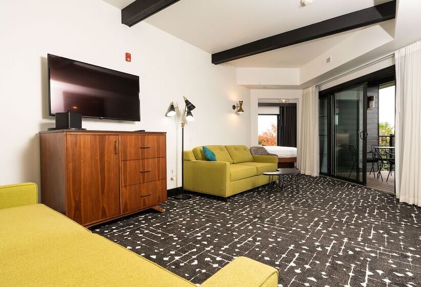 ホテル The Earl In Charlevoix