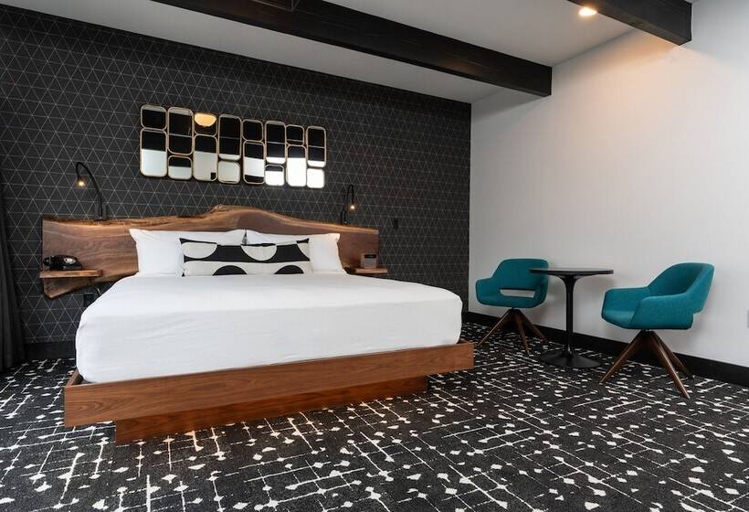 Отель The Earl In Charlevoix