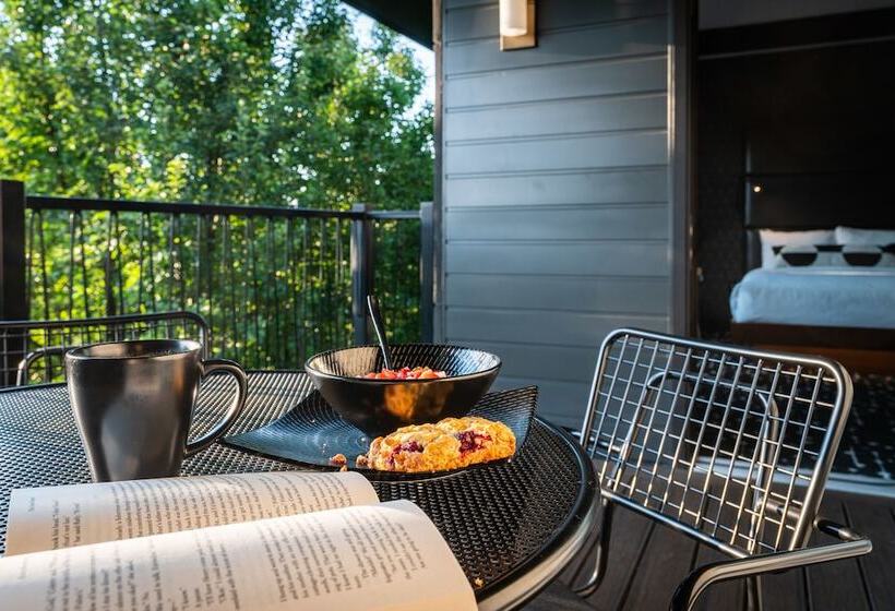 ホテル The Earl In Charlevoix