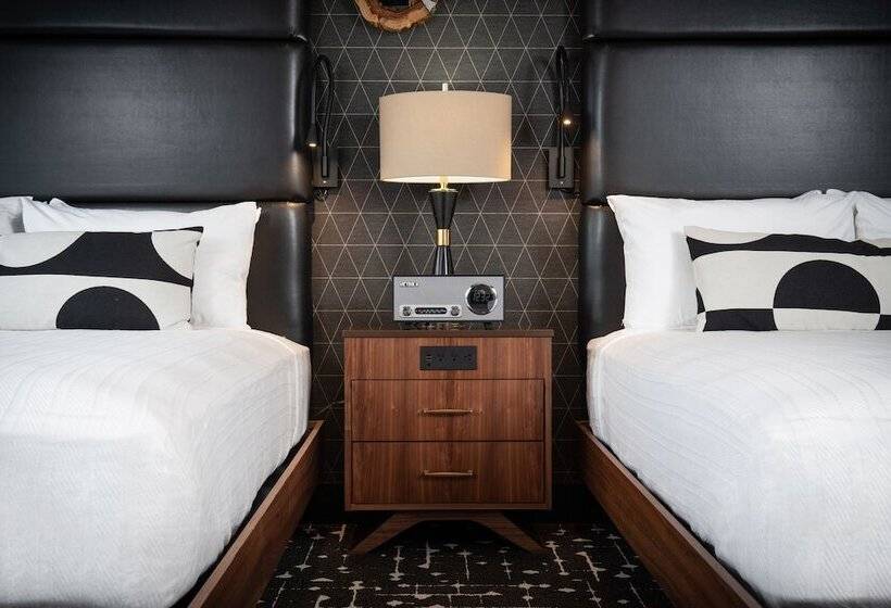 ホテル The Earl In Charlevoix