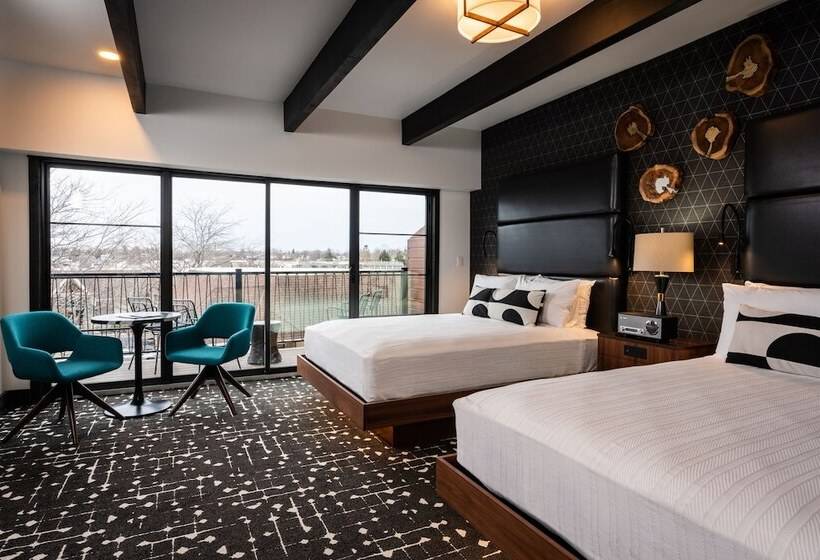 ホテル The Earl In Charlevoix