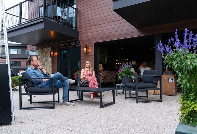 ホテル The Earl In Charlevoix