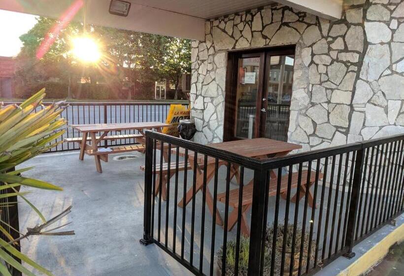 La Hacienda Motel