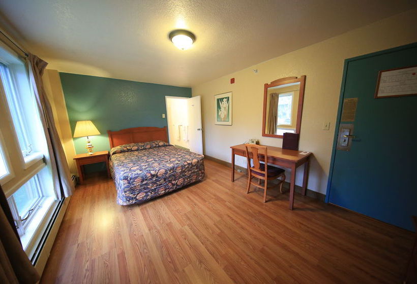 Long House Alaskan Hotel