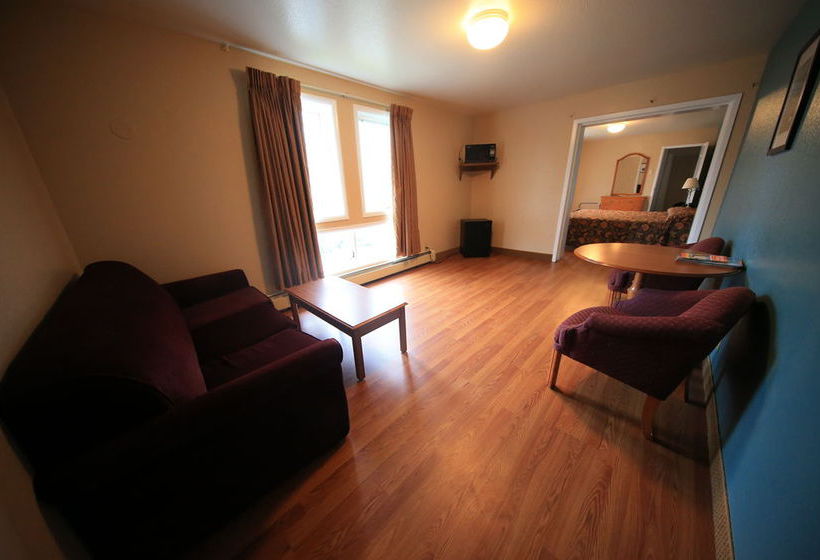 Long House Alaskan Hotel