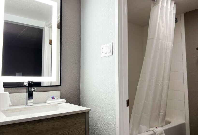 Motel 6 Hazelwood, Mo