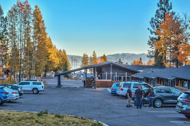 فندق على الطريق Basecamp Tahoe City