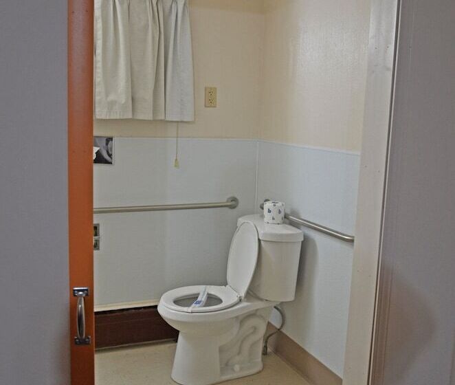 فندق على الطريق Budget Host Inn Iron Mountain