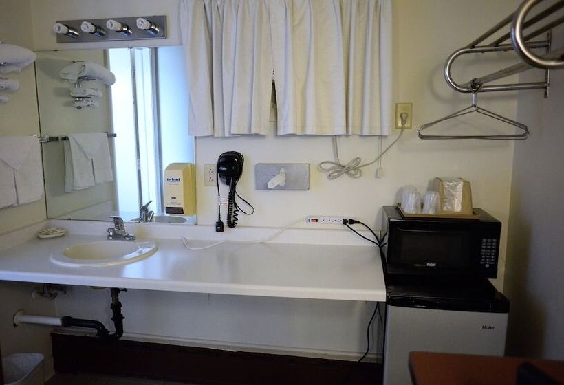 מוטל Budget Host Inn Iron Mountain