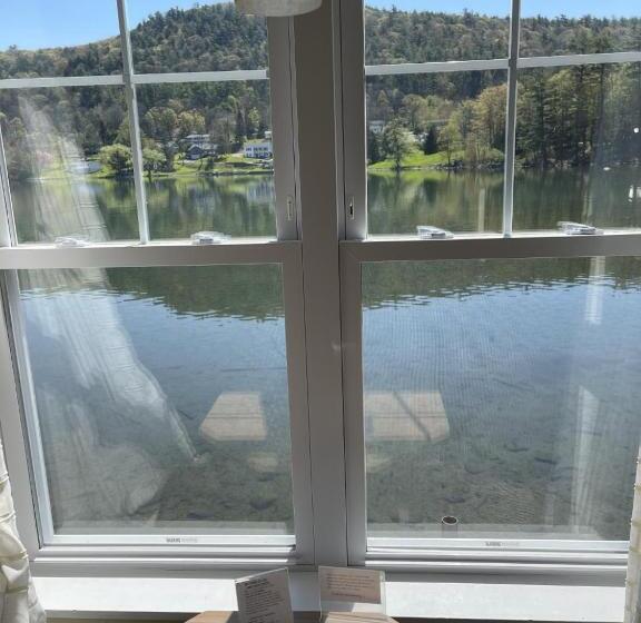 汽车旅馆 Lake Front