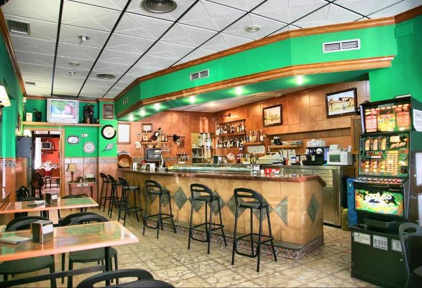 فندق Hostal Restaurante Milan Ii