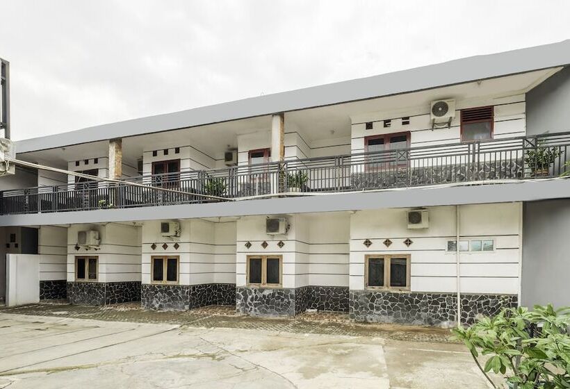 酒店 Oyo 2227 Raka Residence Syariah