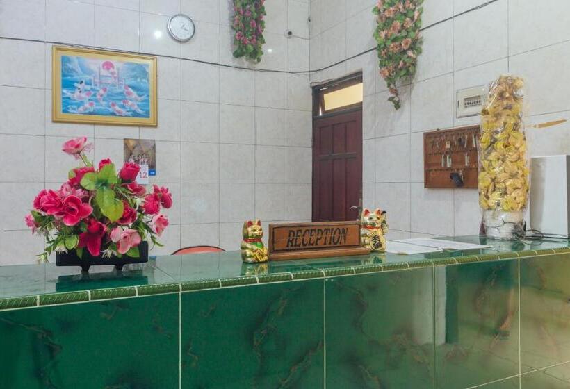 ホテル Oyo 2269 Astika