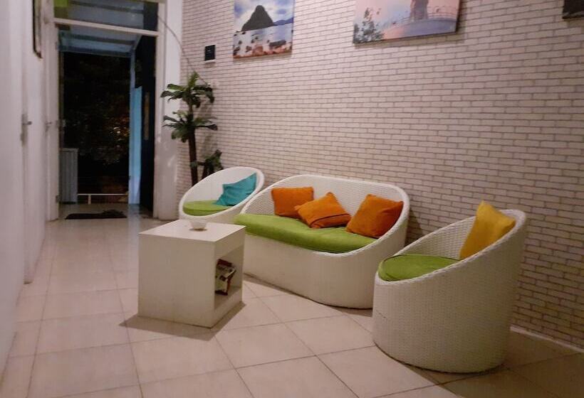 酒店 Spot On 2332 D Green Rest & Spa   Hostel