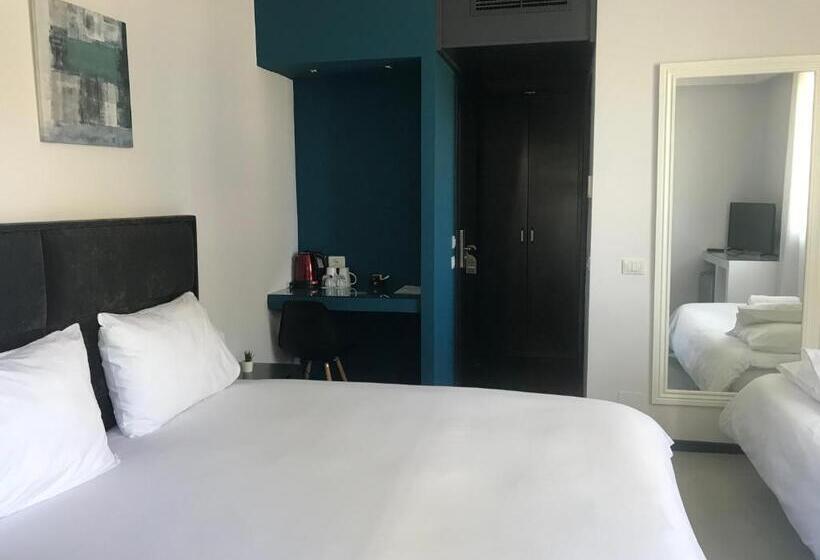 Dim S Hotel & Restaurant