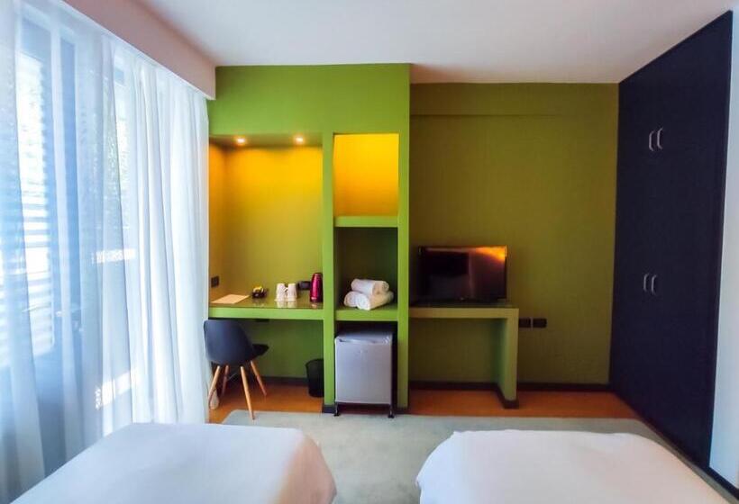 Dim S Hotel & Restaurant