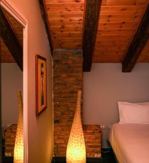 Dim S Hotel & Restaurant