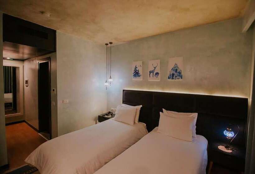 Dim S Hotel & Restaurant