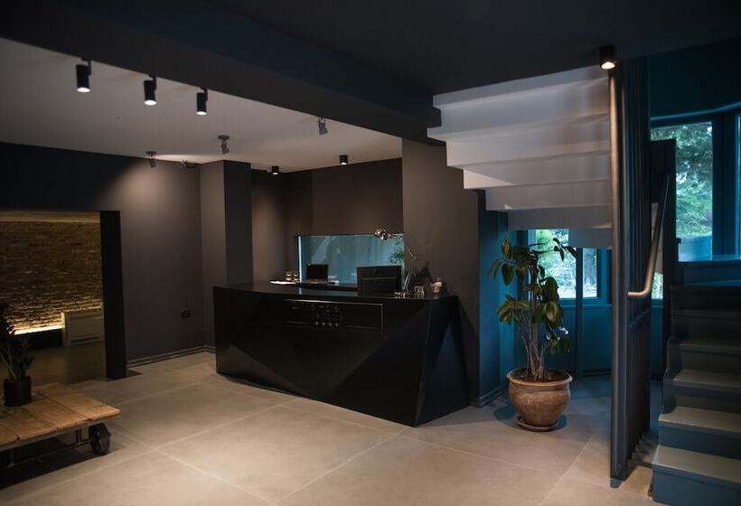 Dim S Hotel & Restaurant