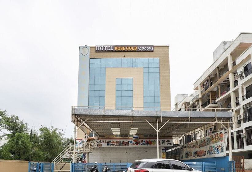 בית מלון כפרי Rose Gold