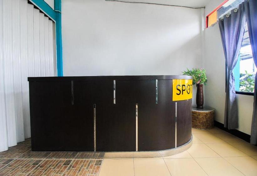 ホテル Spot On 2252 Ranira Homestay