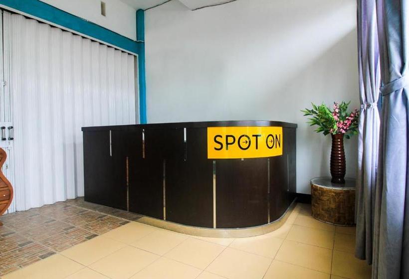 ホテル Spot On 2252 Ranira Homestay