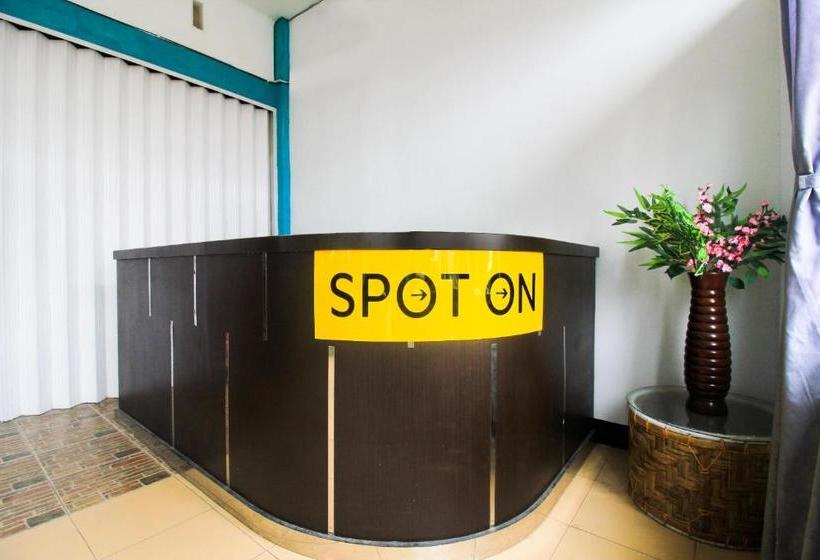 ホテル Spot On 2252 Ranira Homestay