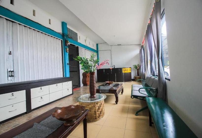 ホテル Spot On 2252 Ranira Homestay