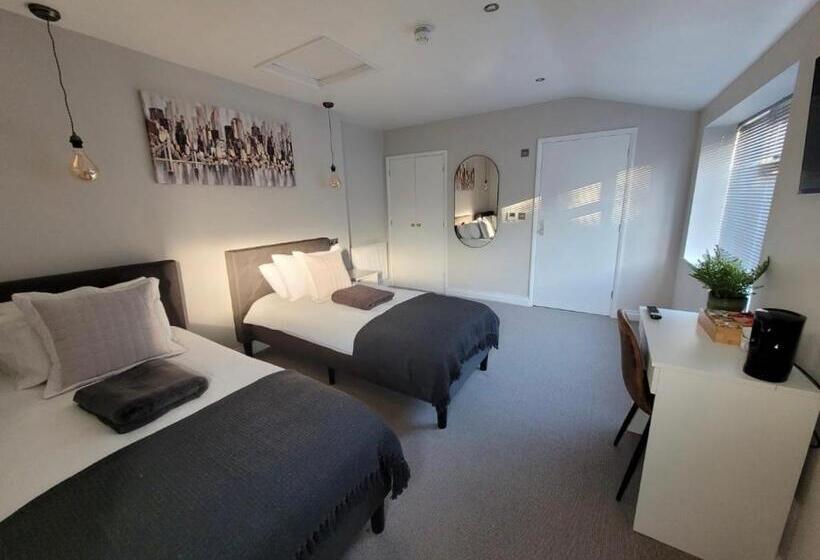 هتل The Station Restaurant & Bar