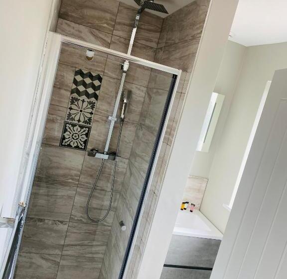 هتل The Station Restaurant & Bar