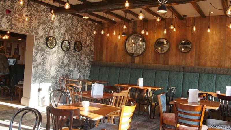 هتل The Station Restaurant & Bar