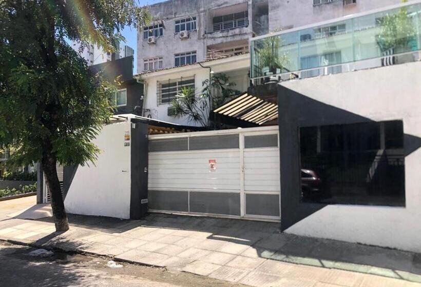 펜션 The Place Hostel