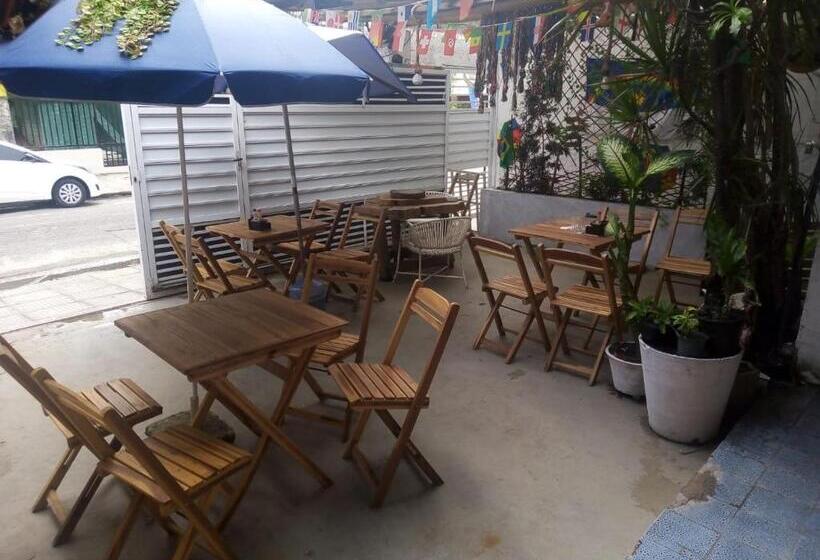 펜션 The Place Hostel