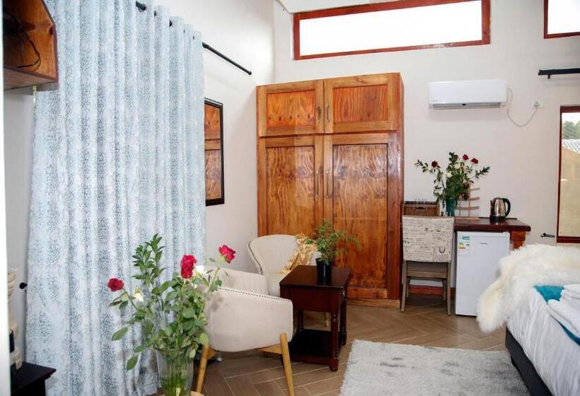 펜션 Travetel Or Tambo Airport