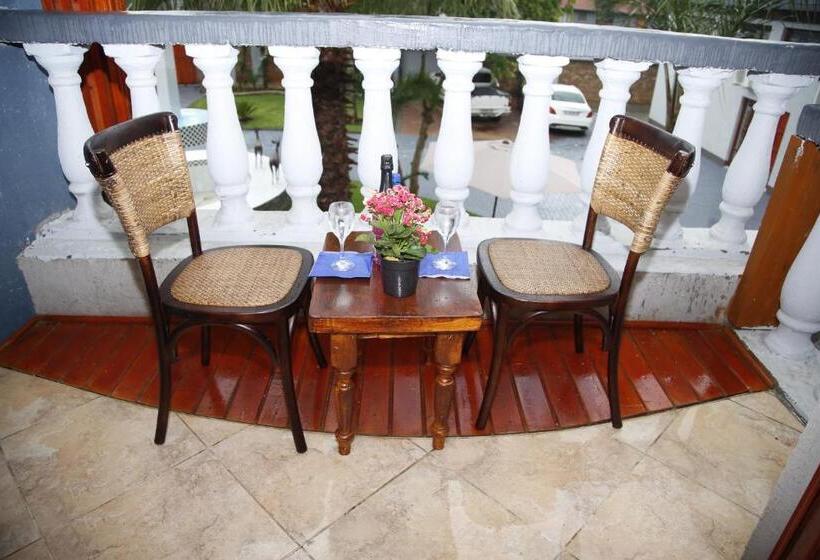 펜션 Travetel Or Tambo Airport