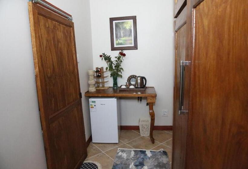 펜션 Travetel Or Tambo Airport