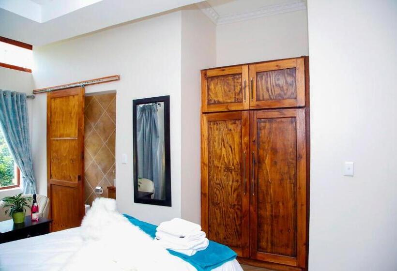 펜션 Travetel Or Tambo Airport