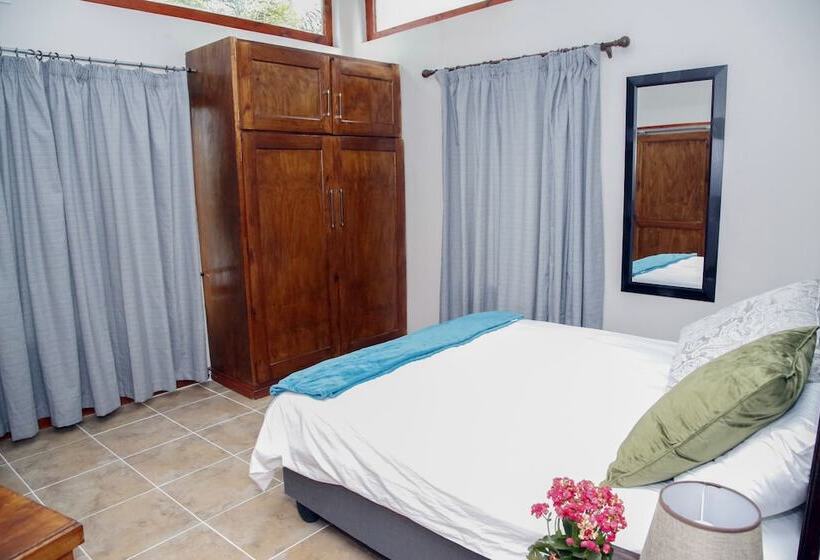 펜션 Travetel Or Tambo Airport