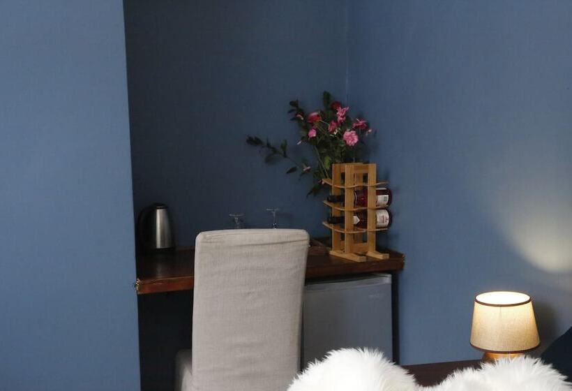 펜션 Travetel Or Tambo Airport