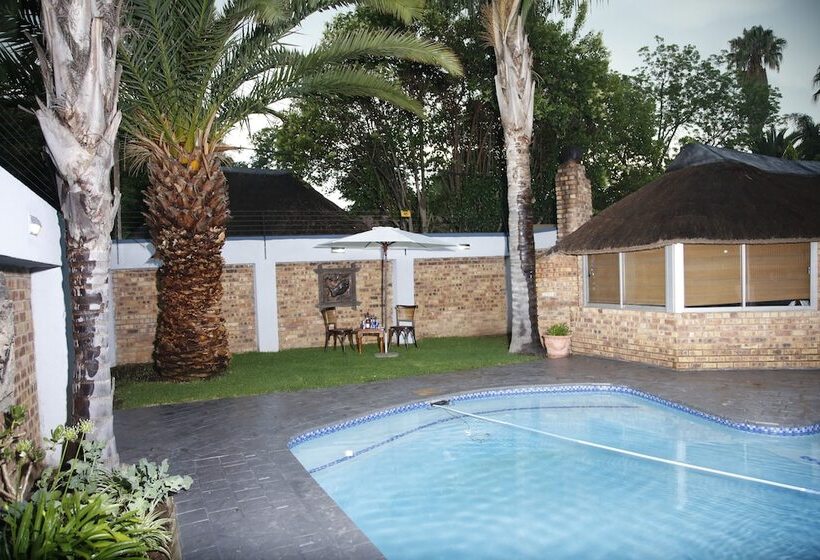 펜션 Travetel Or Tambo Airport