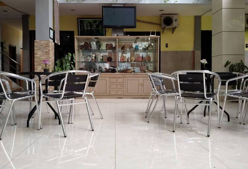 Reddoorz @ Hotel Surabaya Sumenep