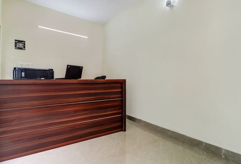 Itsy Hotels Rain Tulsi Stayz, Palarivattom Junction