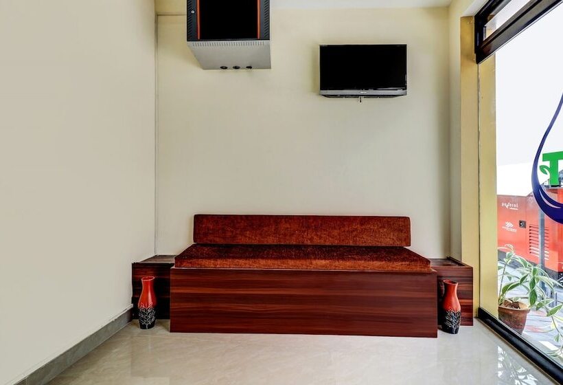 Itsy Hotels Rain Tulsi Stayz, Palarivattom Junction