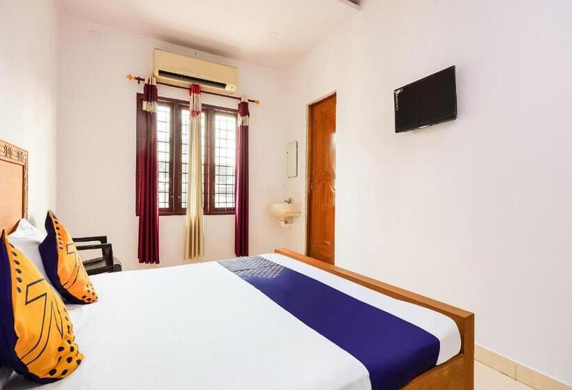 Отель Spot On Kk Lodge