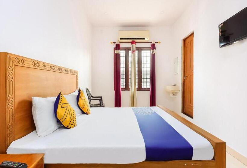 Отель Spot On Kk Lodge