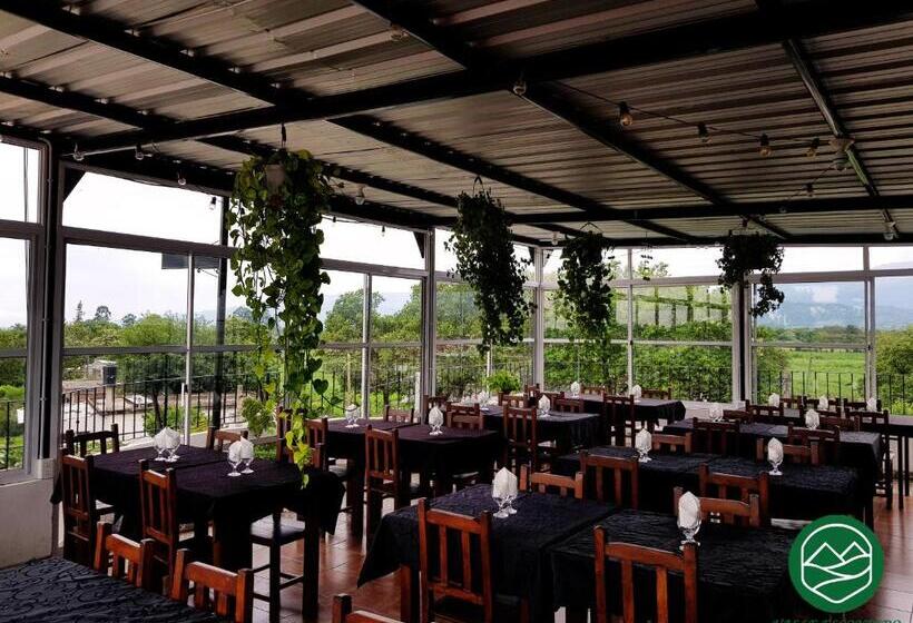 هتل Valle Escondido