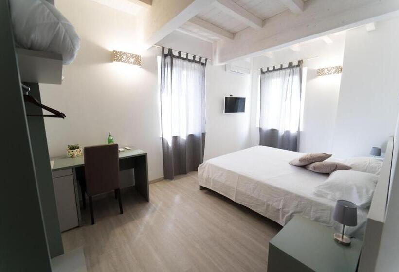 بنسيون Claudio Rooms