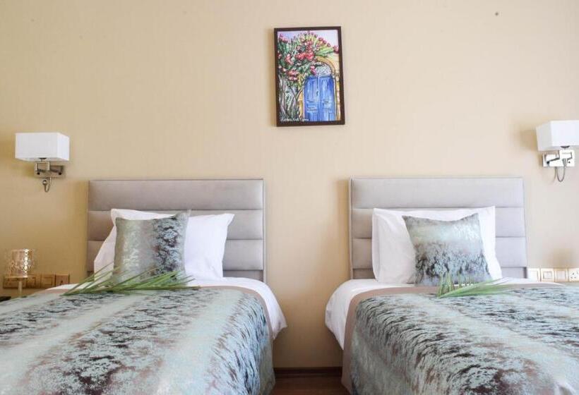 ペンション Golden Palms Guest House & Cafe