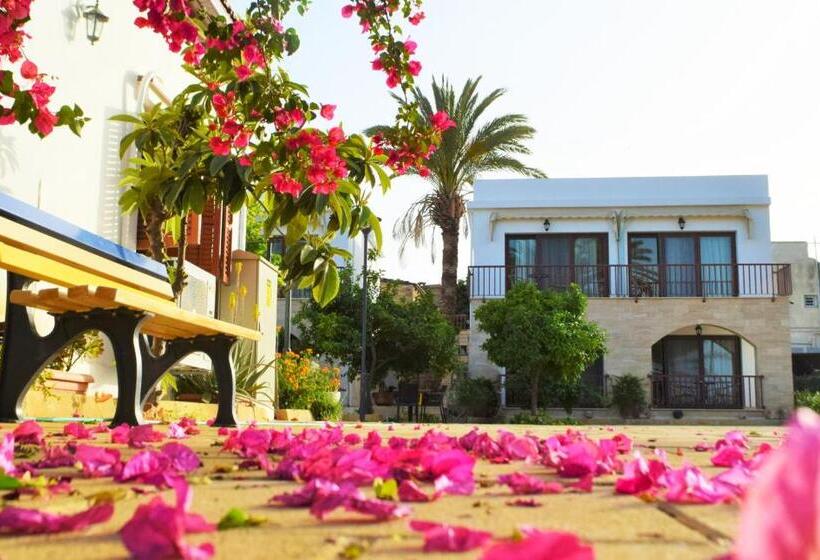 ペンション Golden Palms Guest House & Cafe